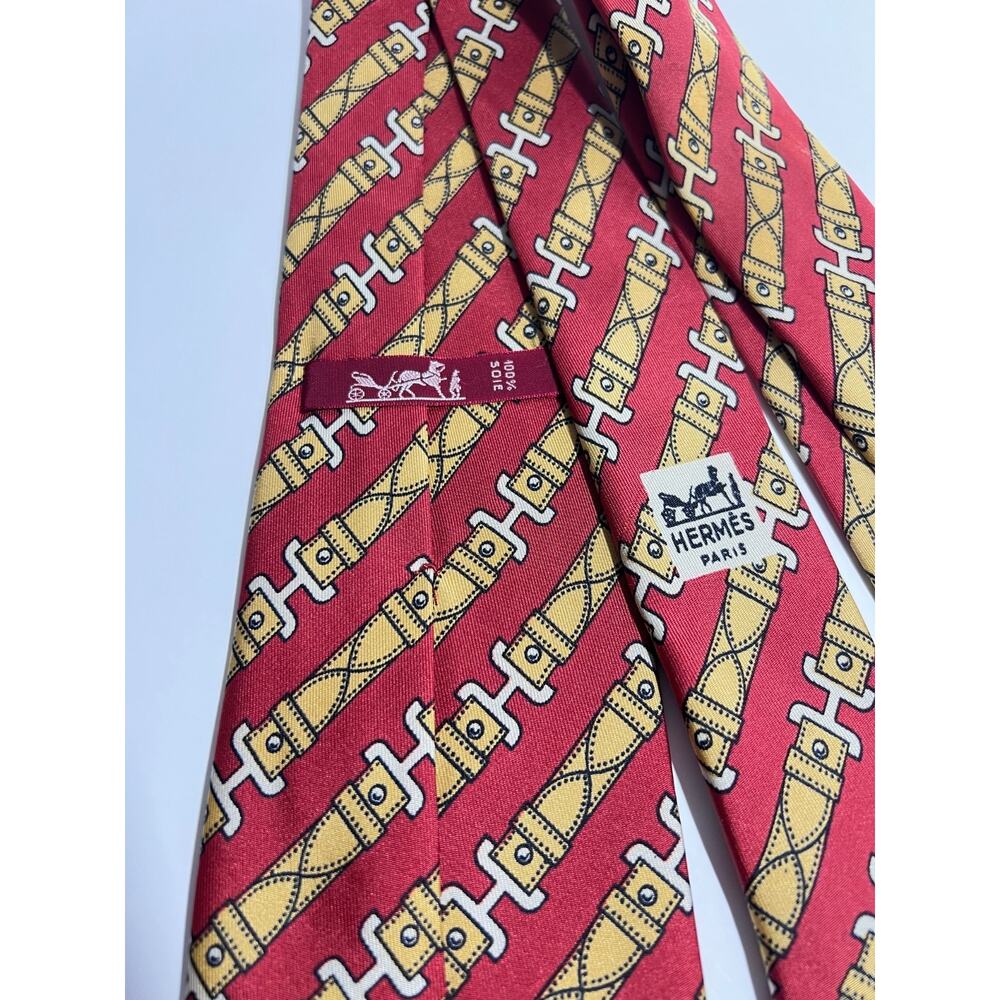 Hermes EUC Red Equestrian Buckle Print 100% Silk Tie 56" x 3.5" - Picture 4 of 8